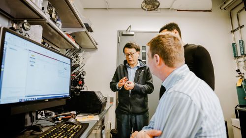 Nan Yao in the lab with two other researchers.