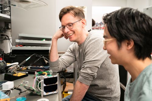 Mike Galvin in a lab talking with a student